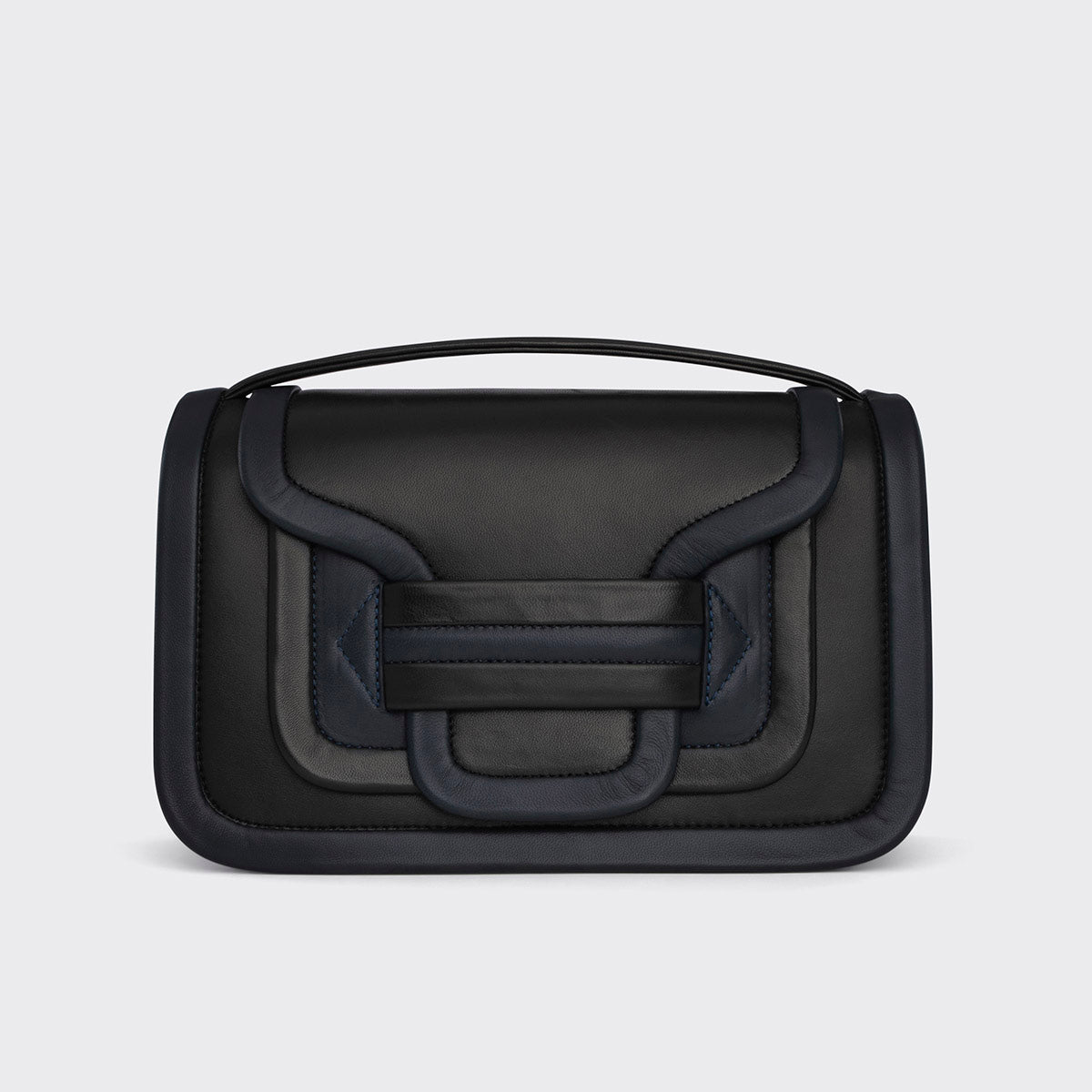 files/XR04_MAXIALPHAHANDBAG-LAMB_BLACK-NAVY_Pierre_Hardy_01.jpg